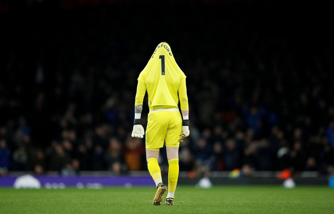 Fewer touches than Pickford: Moyes must axe Everton's 5/10 "Liverpool fan"
