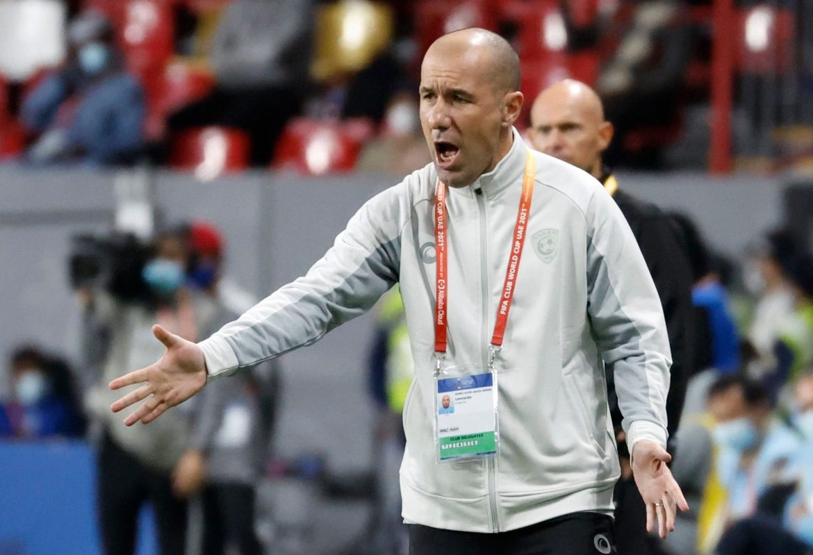 Wolves considering Leonardo Jardim