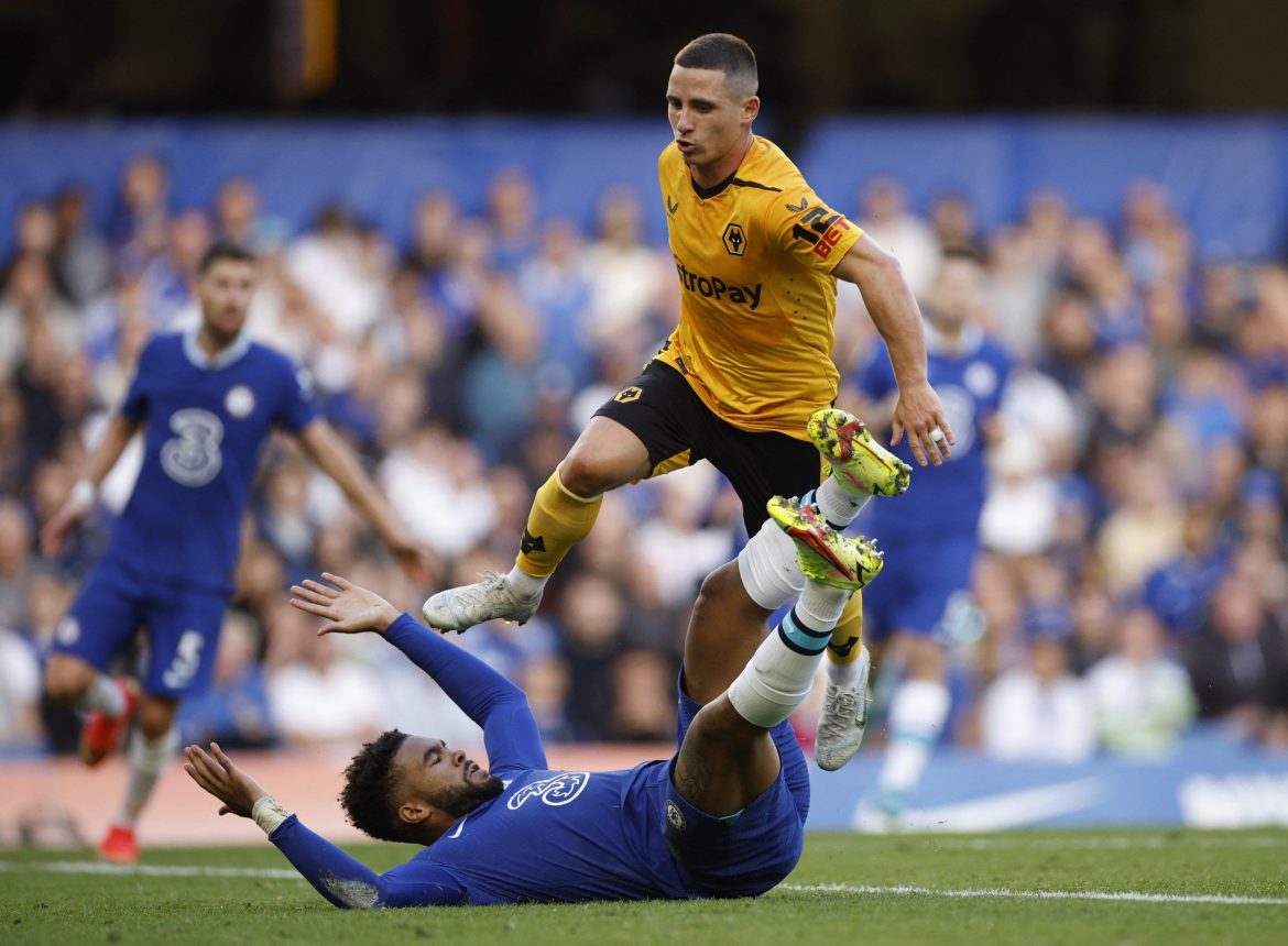 Wolves must ruthlessly ditch Podence