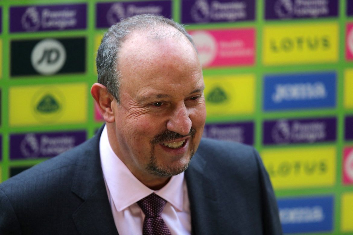 Benitez wants new centre-back at Everton